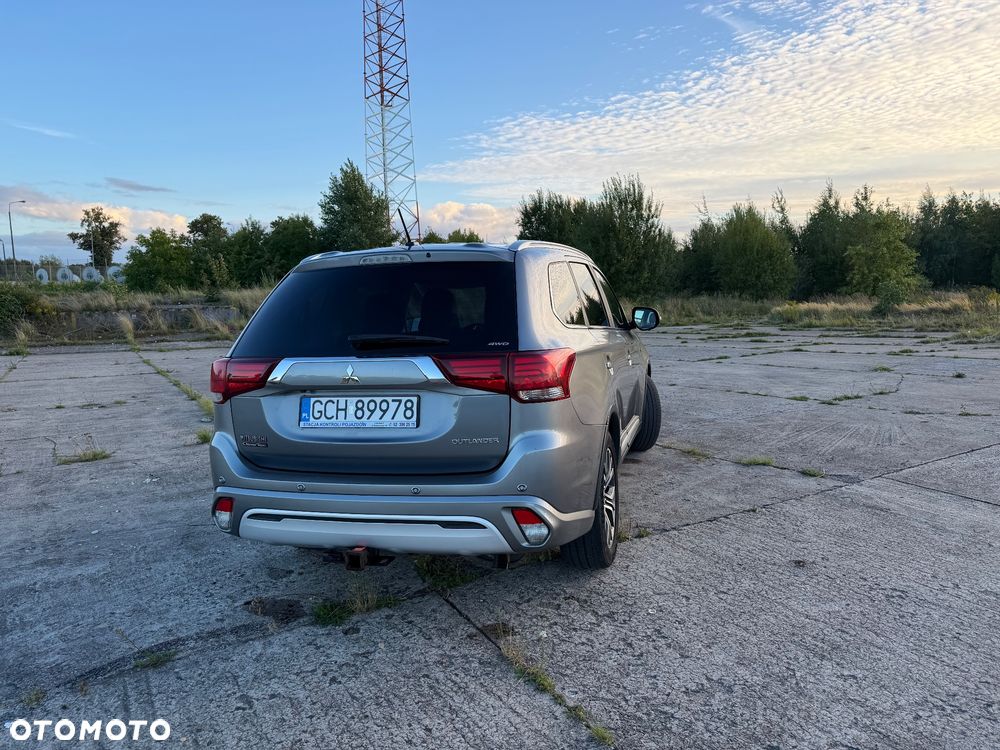Mitsubishi Outlander - 4