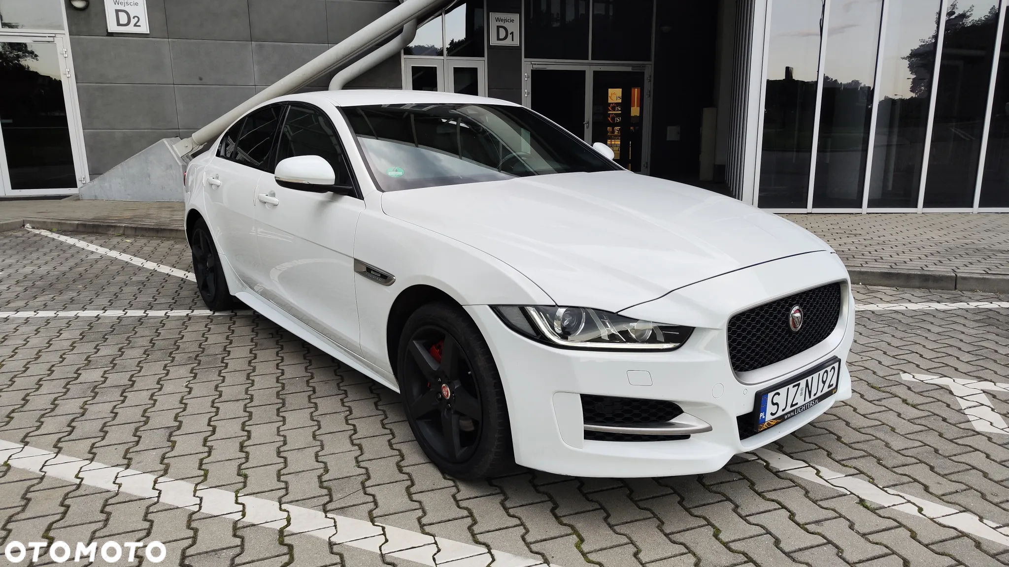 Jaguar XE 20d AWD R-Sport - 20