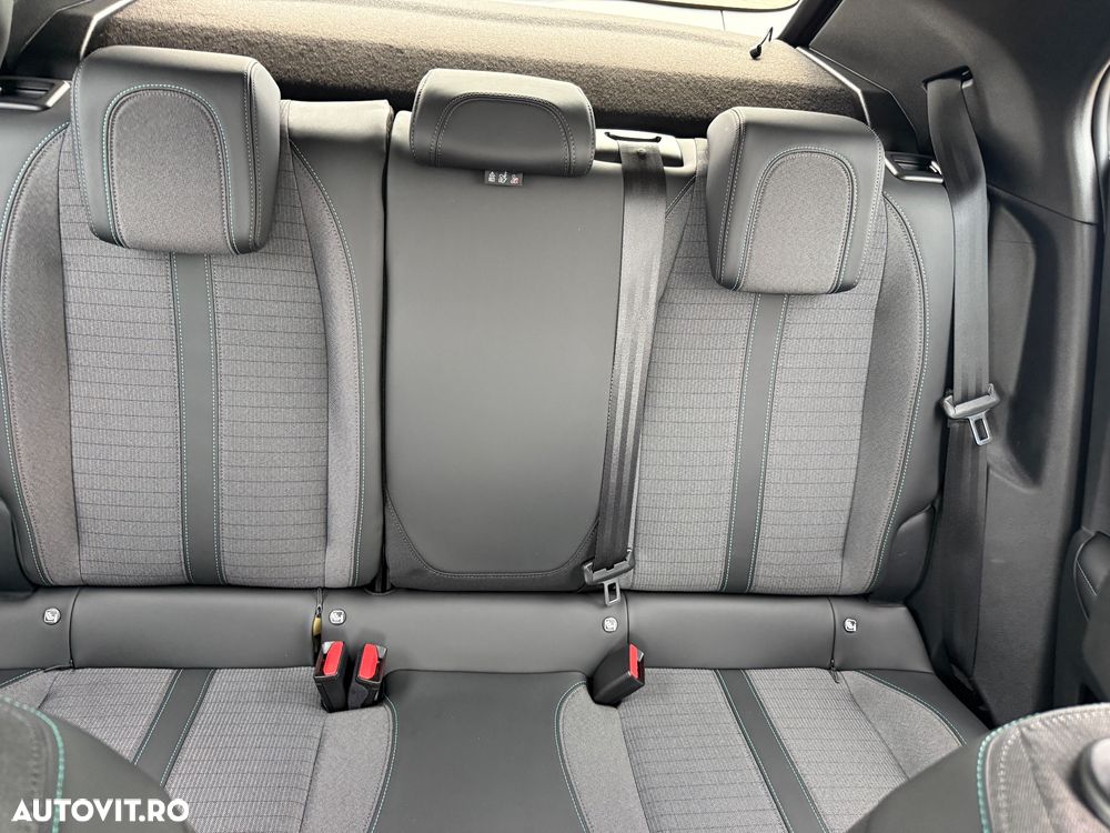 Peugeot 2008 BlueHDi 130 EAT8 Allure Pack - 28