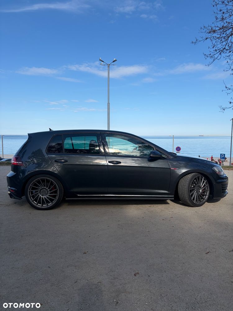 Volkswagen Golf - 16