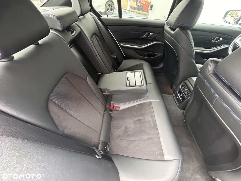 BMW Seria 3 318i M Sport sport - 19