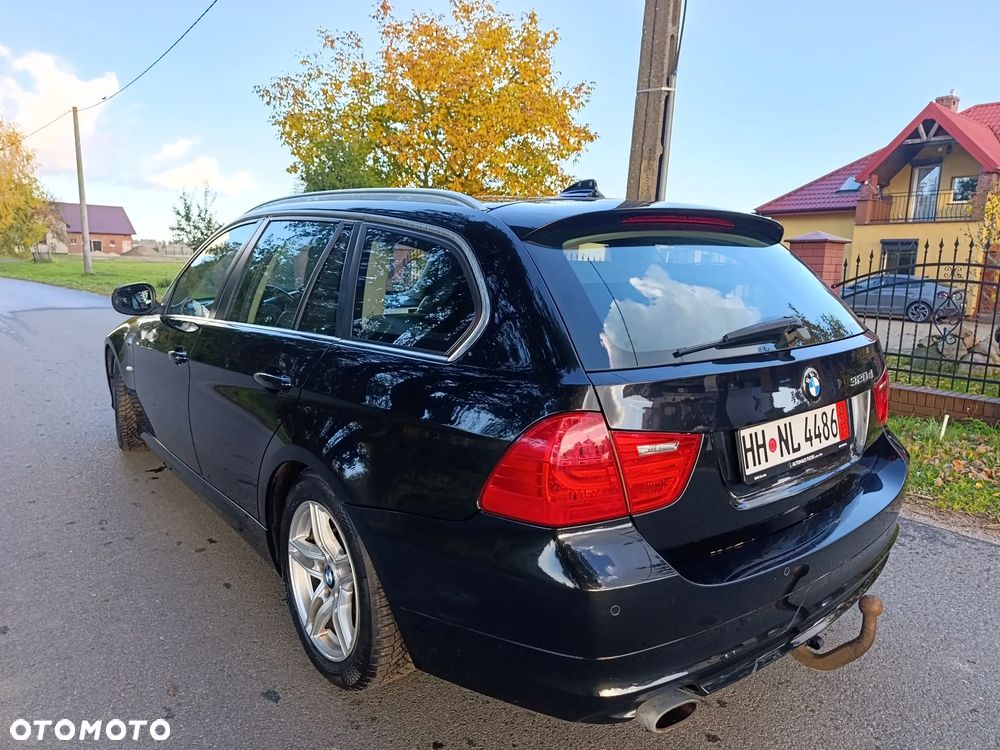 BMW 3 Series 2011 photo 3