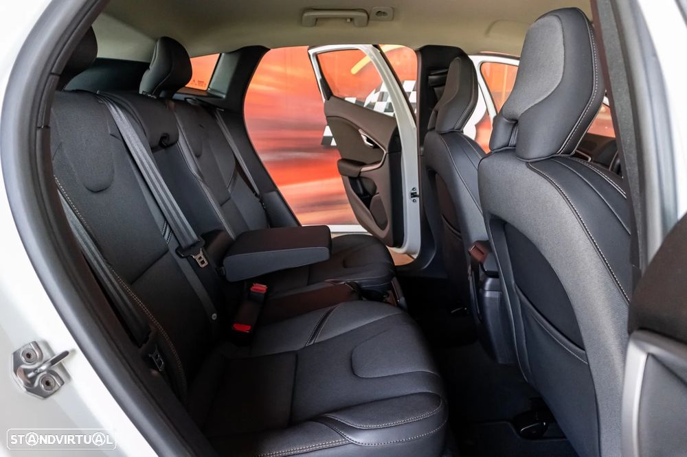 Volvo V40 Cross Country 2.0 D3 Plus - 21