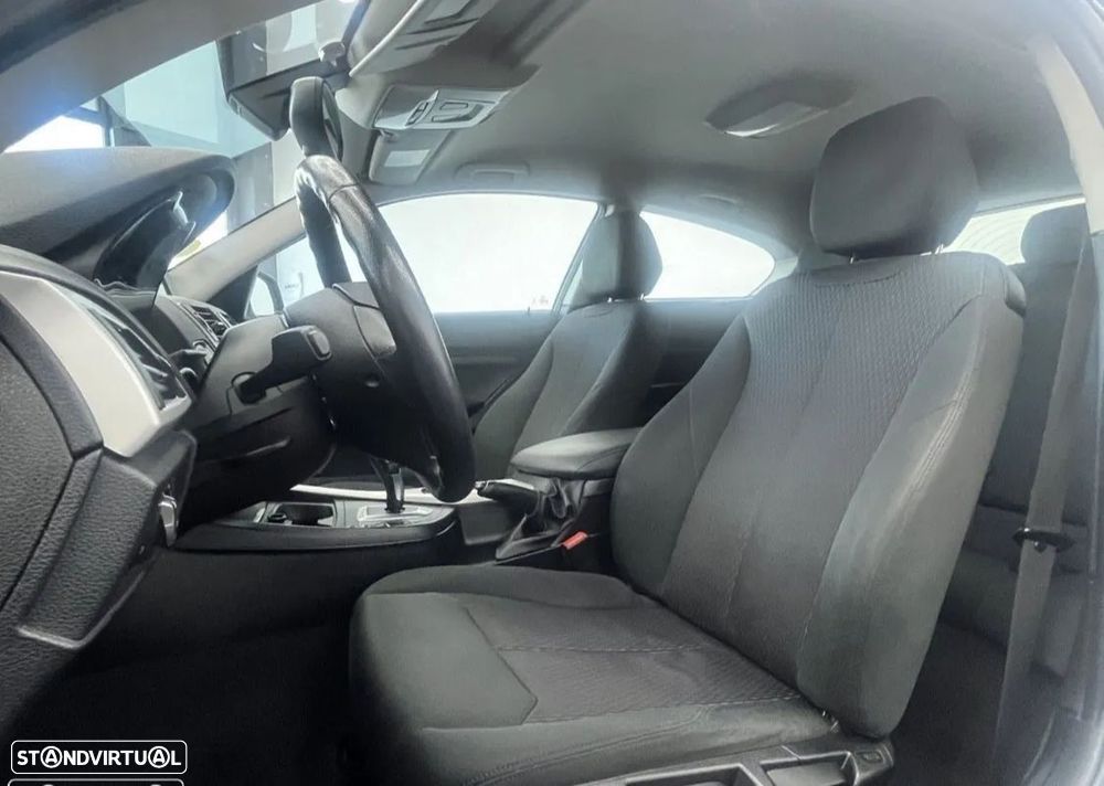 BMW 120 d xDrive Advantage — fotografia 13