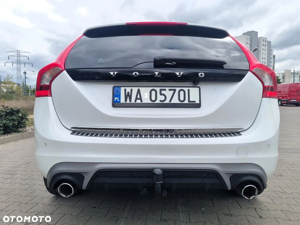 Volvo V60 D6 AWD Plug-in Hybrid R-Design Summum - 5