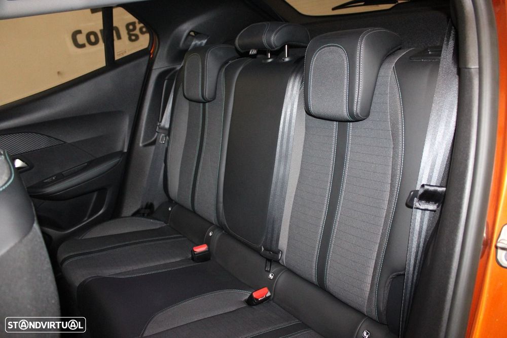 Peugeot e-2008 50 kWh Allure Pack - 32