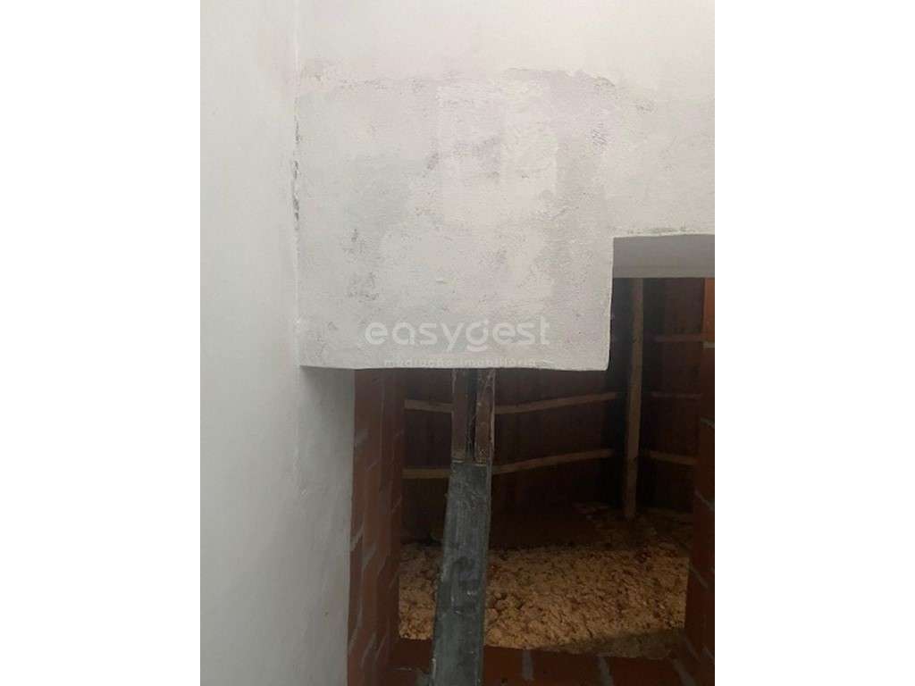 Moradia de 2 pisos para recuperar em Sebal, Condeixa-a-Nova - Grande imagem: 3/14