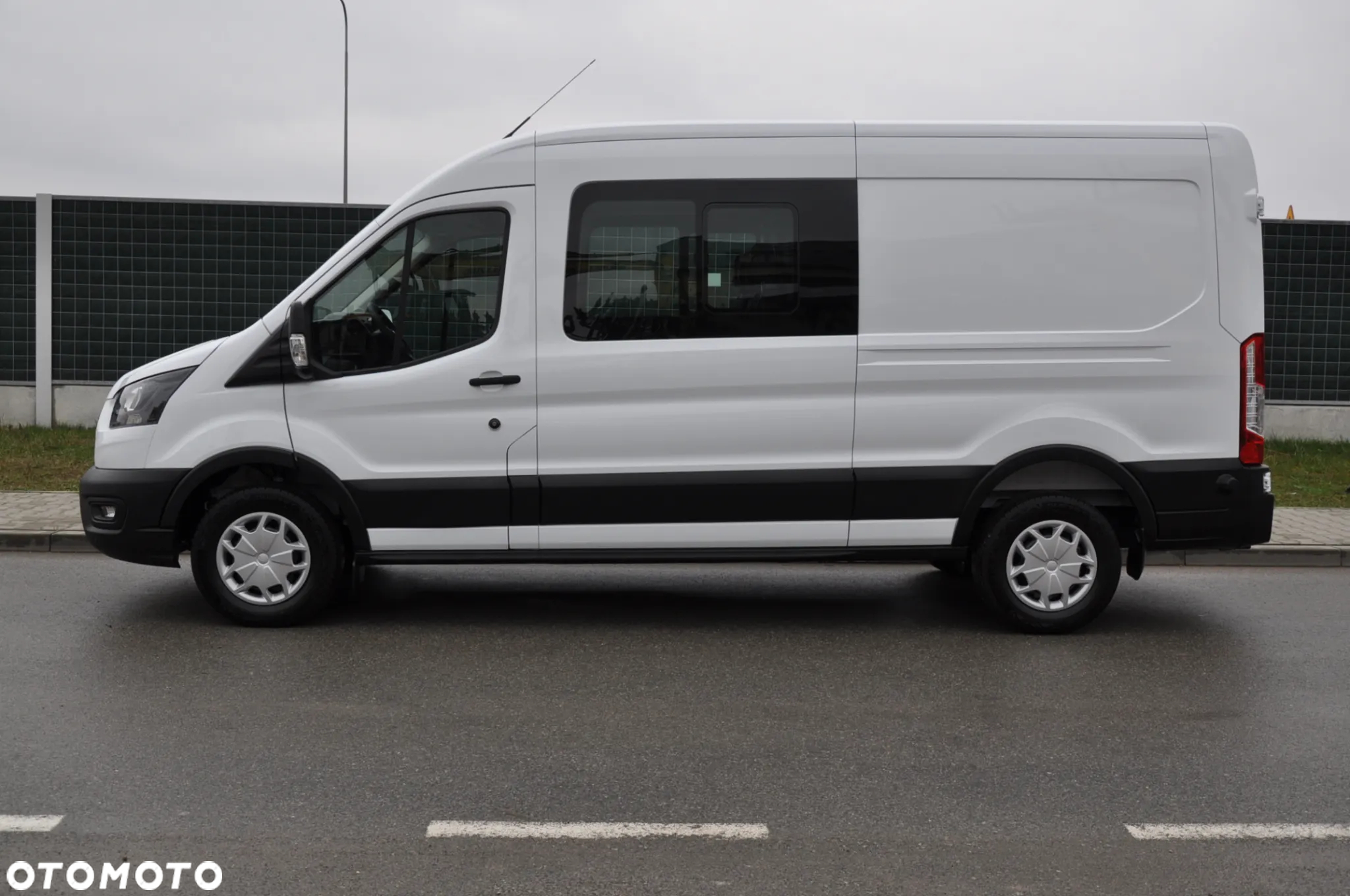 Ford TRANSIT L3H2 DCiV RWD TREND 7os BRYGADOWY FABRYCZNIE NOWY DOSTĘPNY OD RĘKI NA GWARANCJI - 2