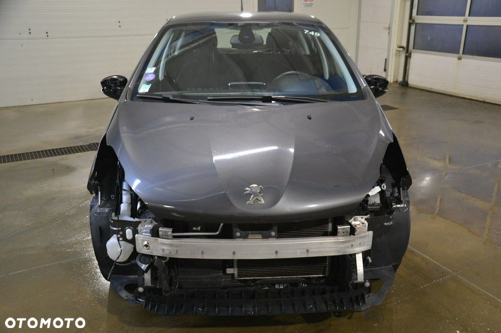 Peugeot 208 - 2
