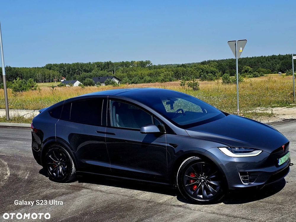 Tesla Model X - 1