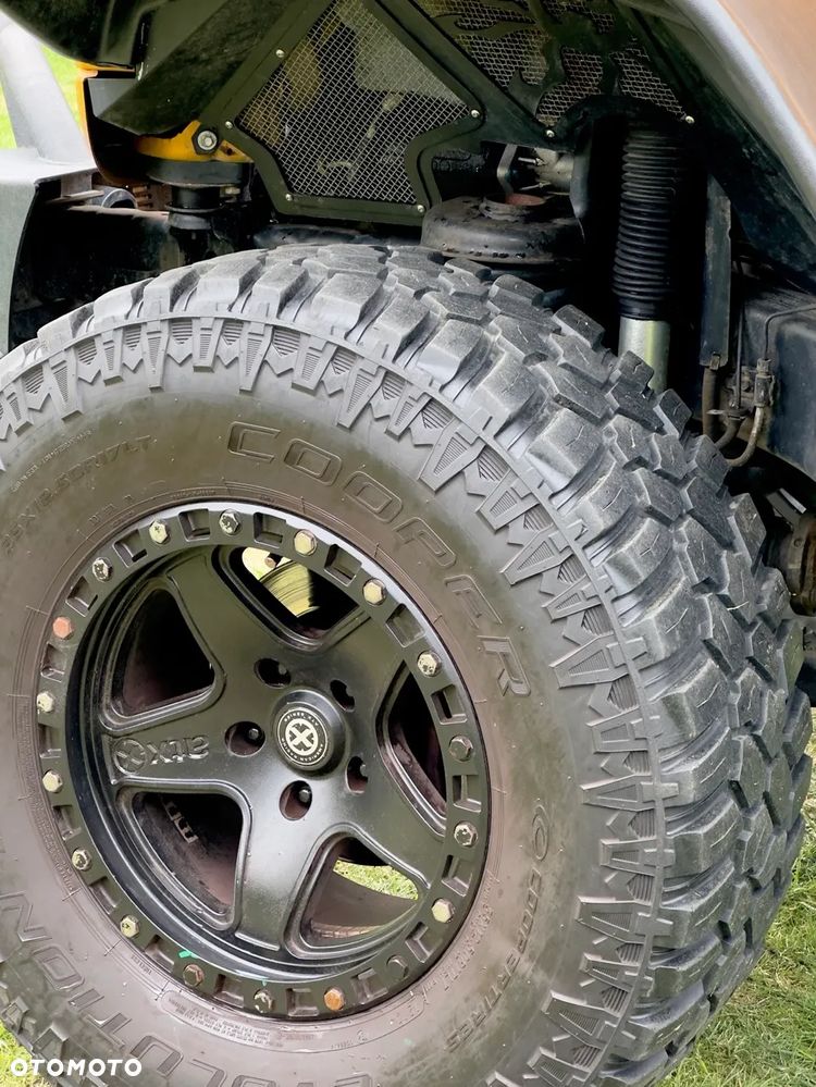 Jeep Wrangler - 10