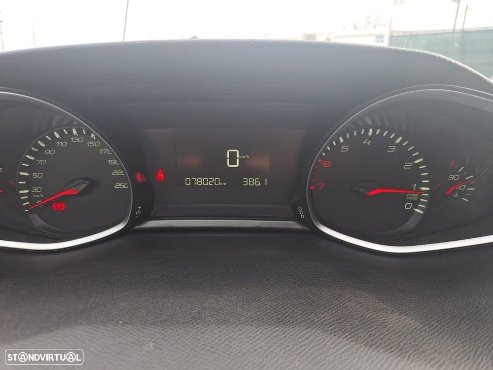 Peugeot 308 1.2 PureTech Allure J17 - 18