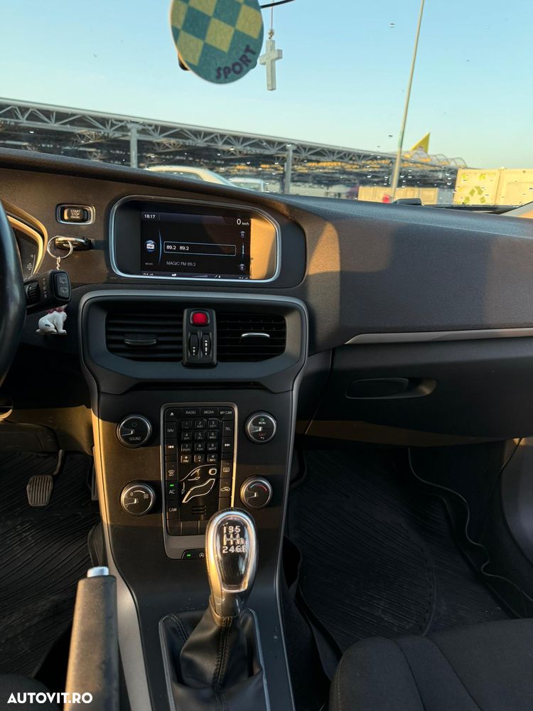 Volvo V40 D3 R Design - 12