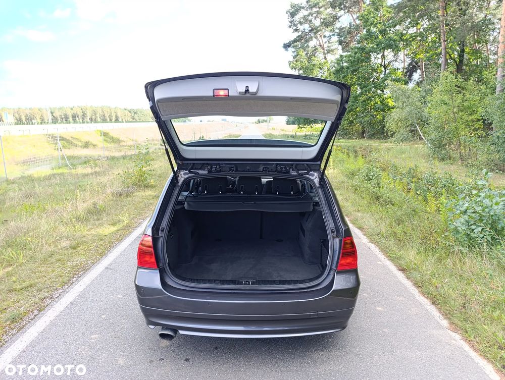 BMW Seria 3 318i - 12