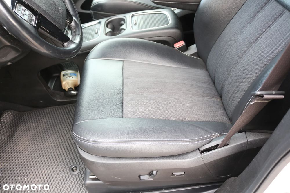 Lancia Voyager 2.8CRD S - 19