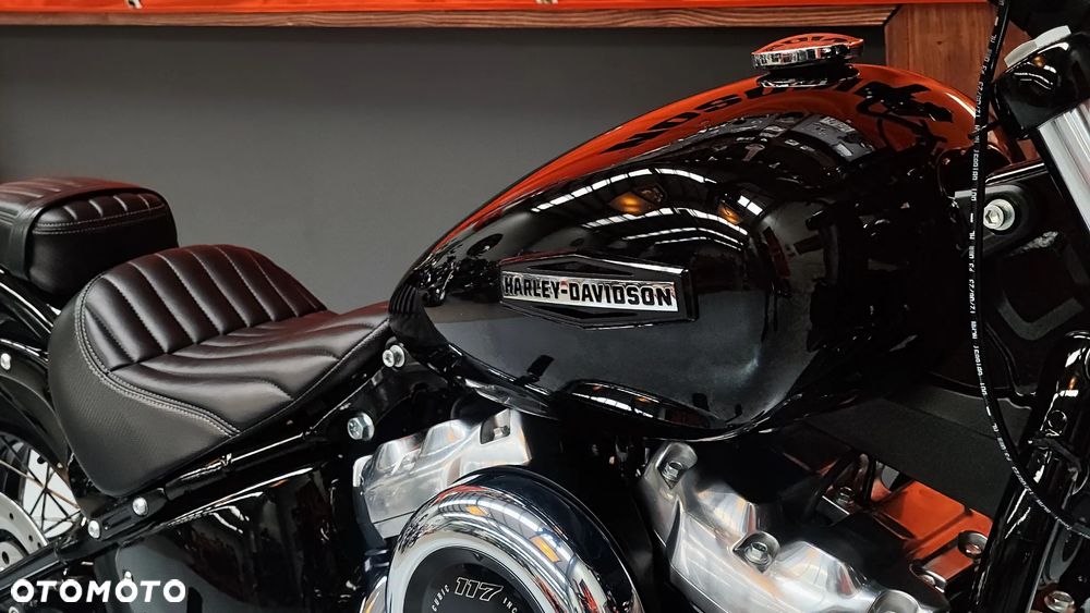 Harley-Davidson Softail Street Bob - 13