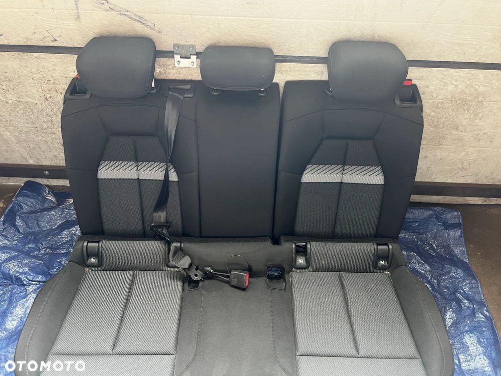 KOMPLET FOTELI FOTELE Q4 SUV ŁADNE - 2
