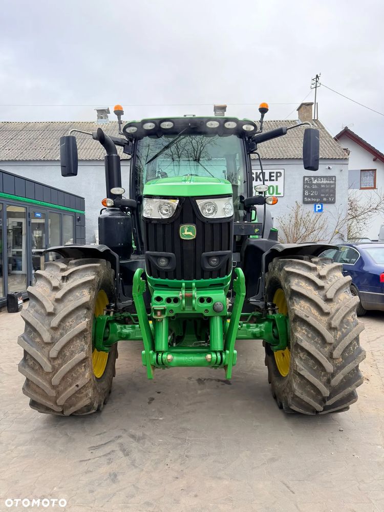 John Deere 6215R - 8