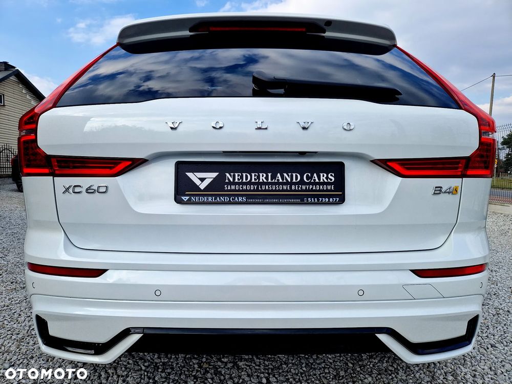 Volvo XC 60 B4 D Plus Dark - 39