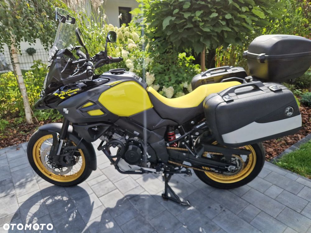 Suzuki V-STROM - 10