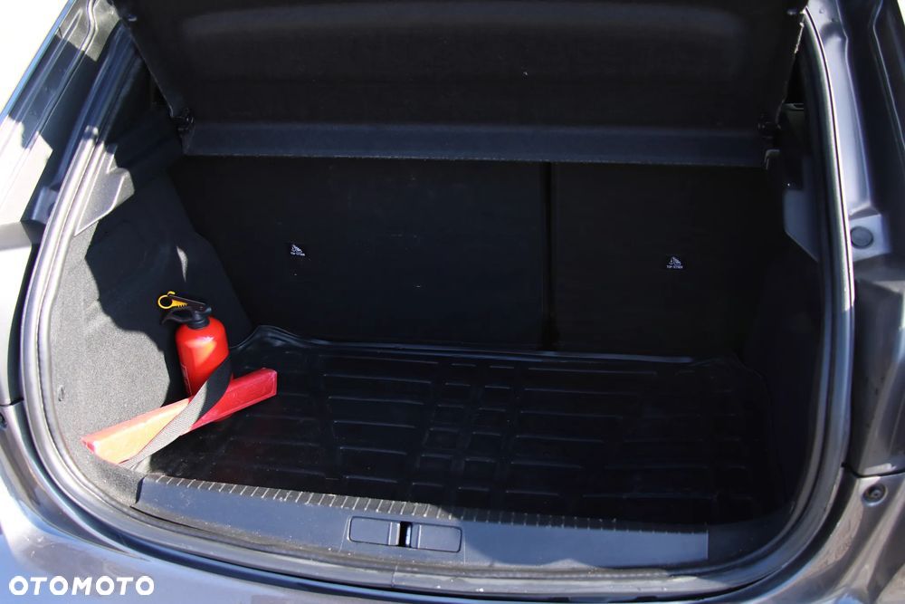 Peugeot 208 - 13