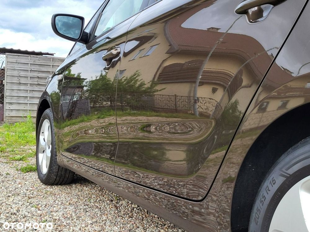 Kia Carens - 29