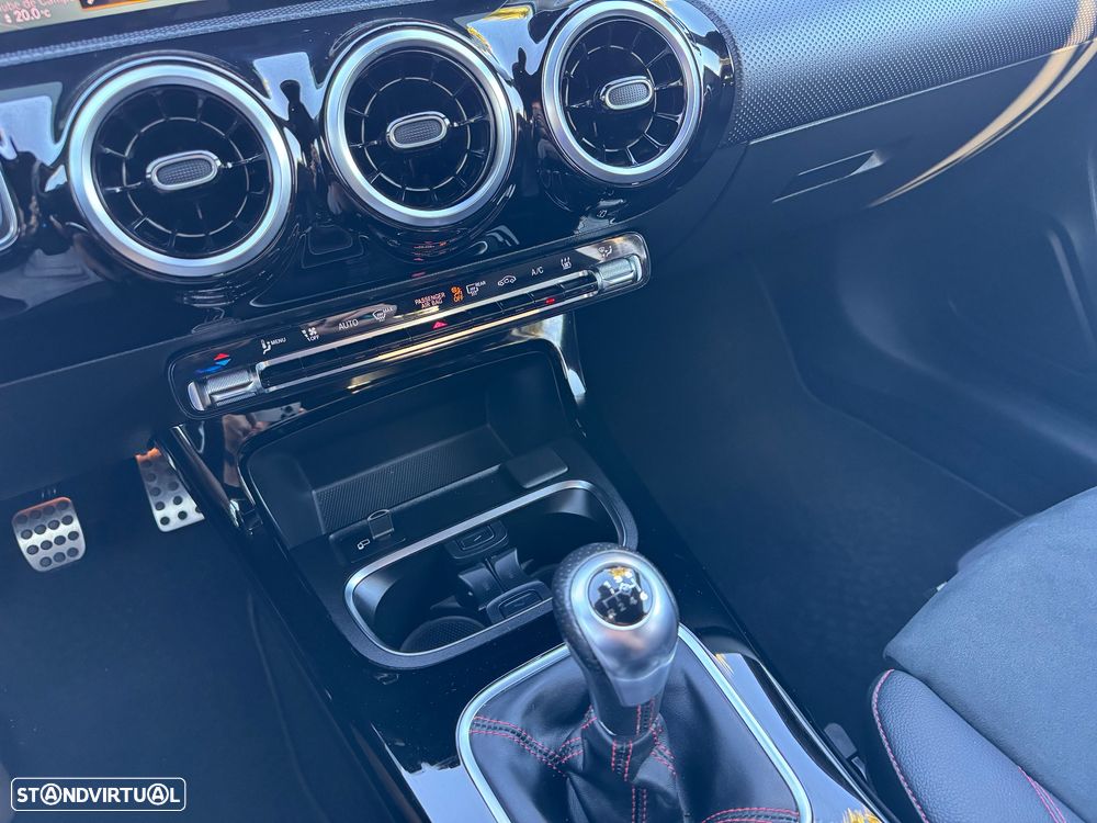 Mercedes-Benz A 200 AMG Line - 17