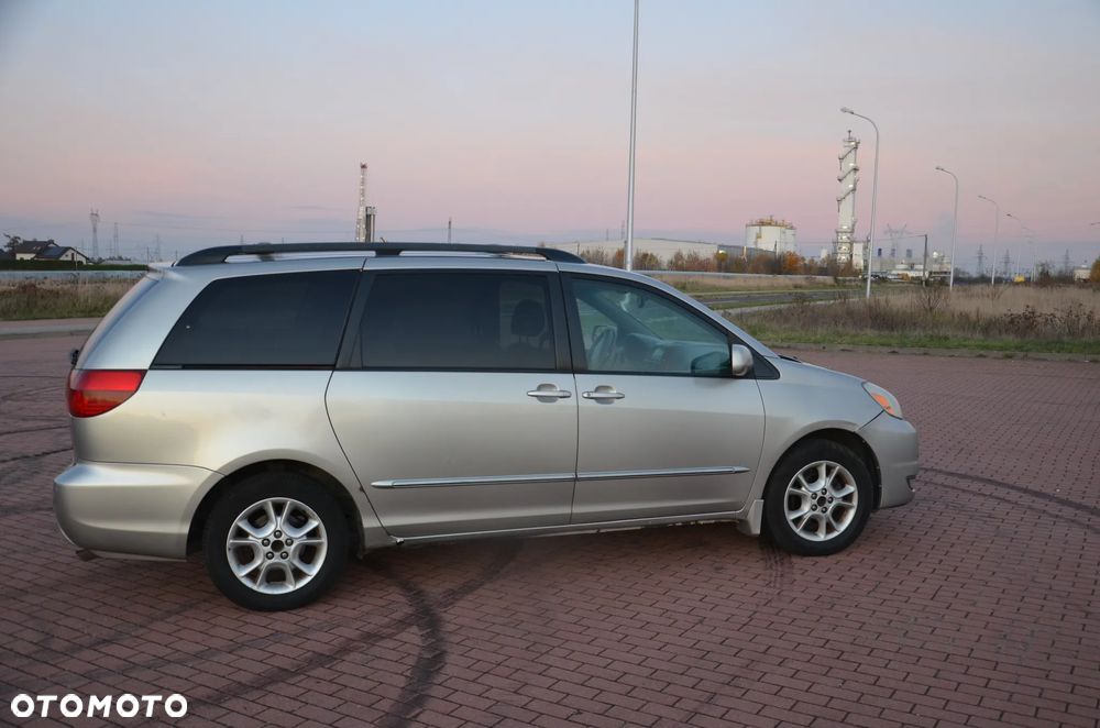 Toyota Sienna - 6