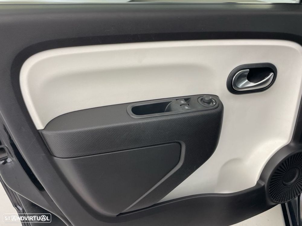 Renault Twingo 1.0 SCe Zen — fotografia 16