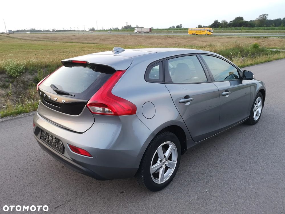 Volvo V40 D2 Momentum - 26