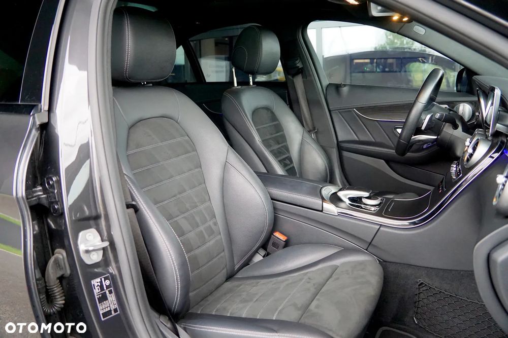 Mercedes-Benz Klasa C 400 4Matic 9G-TRONIC AMG Line - 24