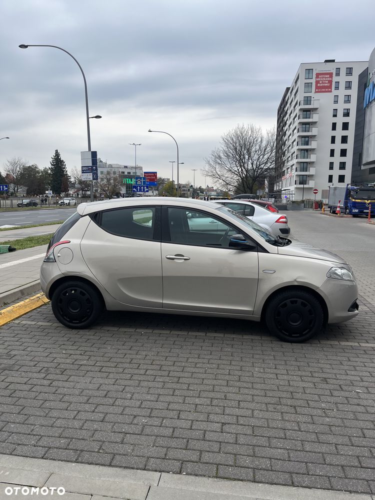 Lancia Ypsilon - 5