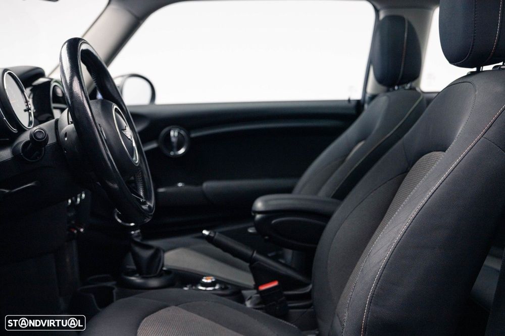 MINI 3 Portas Cooper D Aut. - 18