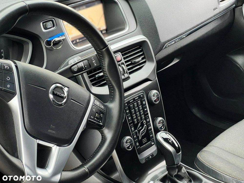 Volvo V40 Cross Country - 1