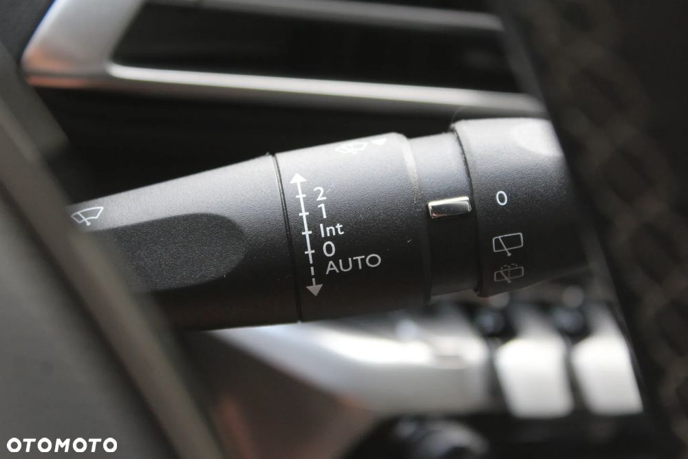 Peugeot 3008 1.2 PureTech Allure S&S - 31