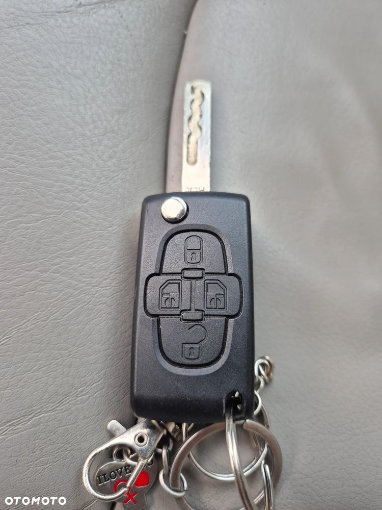 Peugeot 807 HDi 135 Platinum Pullmann - 32