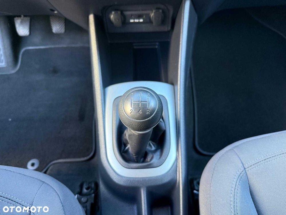 Kia Rio - 10