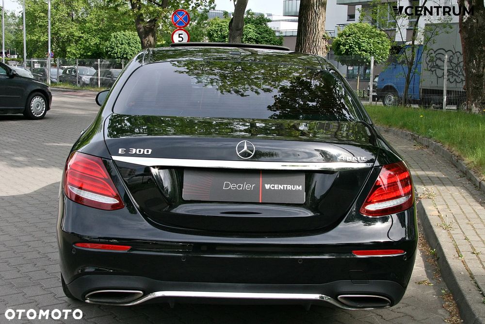 Mercedes-Benz Klasa E 300 9G-TRONIC AMG Line - 7
