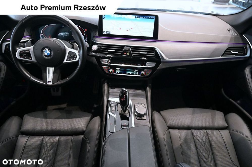 BMW Seria 5 530d xDrive mHEV - 11
