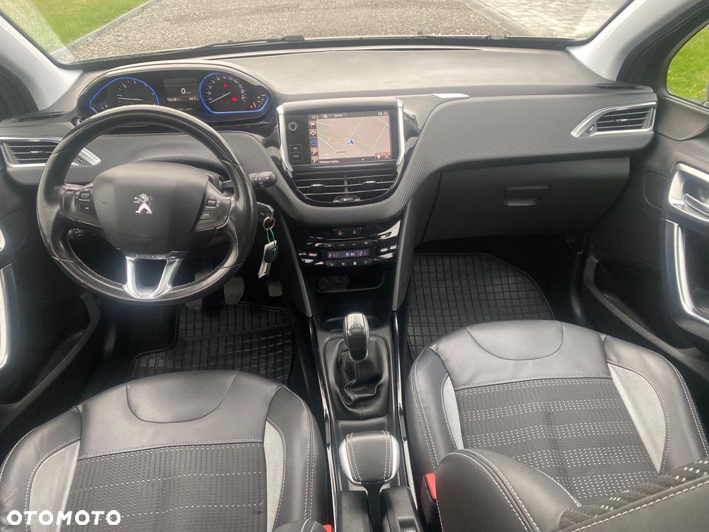 Peugeot 2008 1.6 BlueHDi Allure S&S - 14