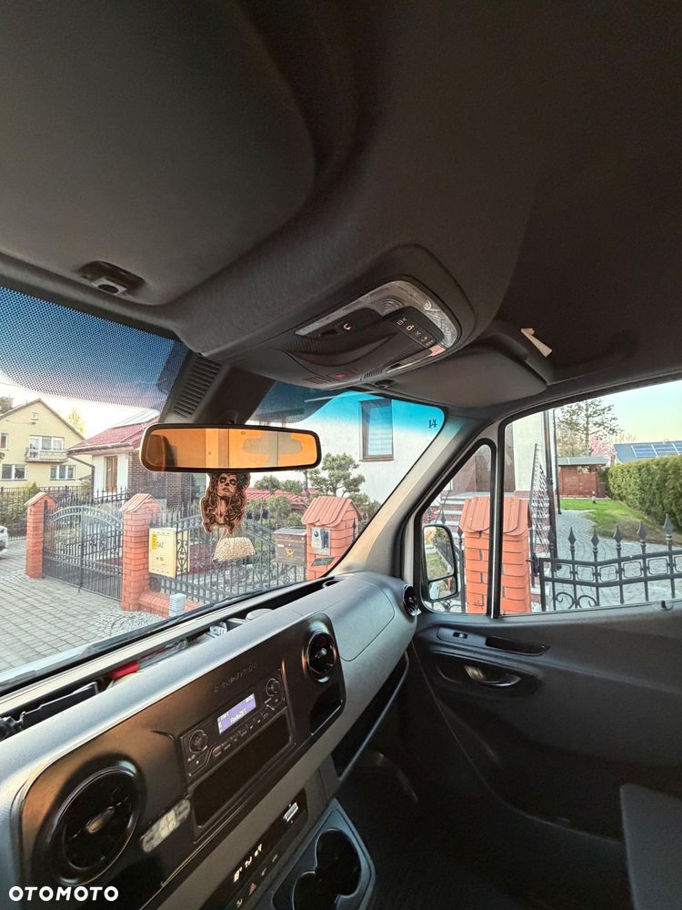 Mercedes-Benz Sprinter - 11