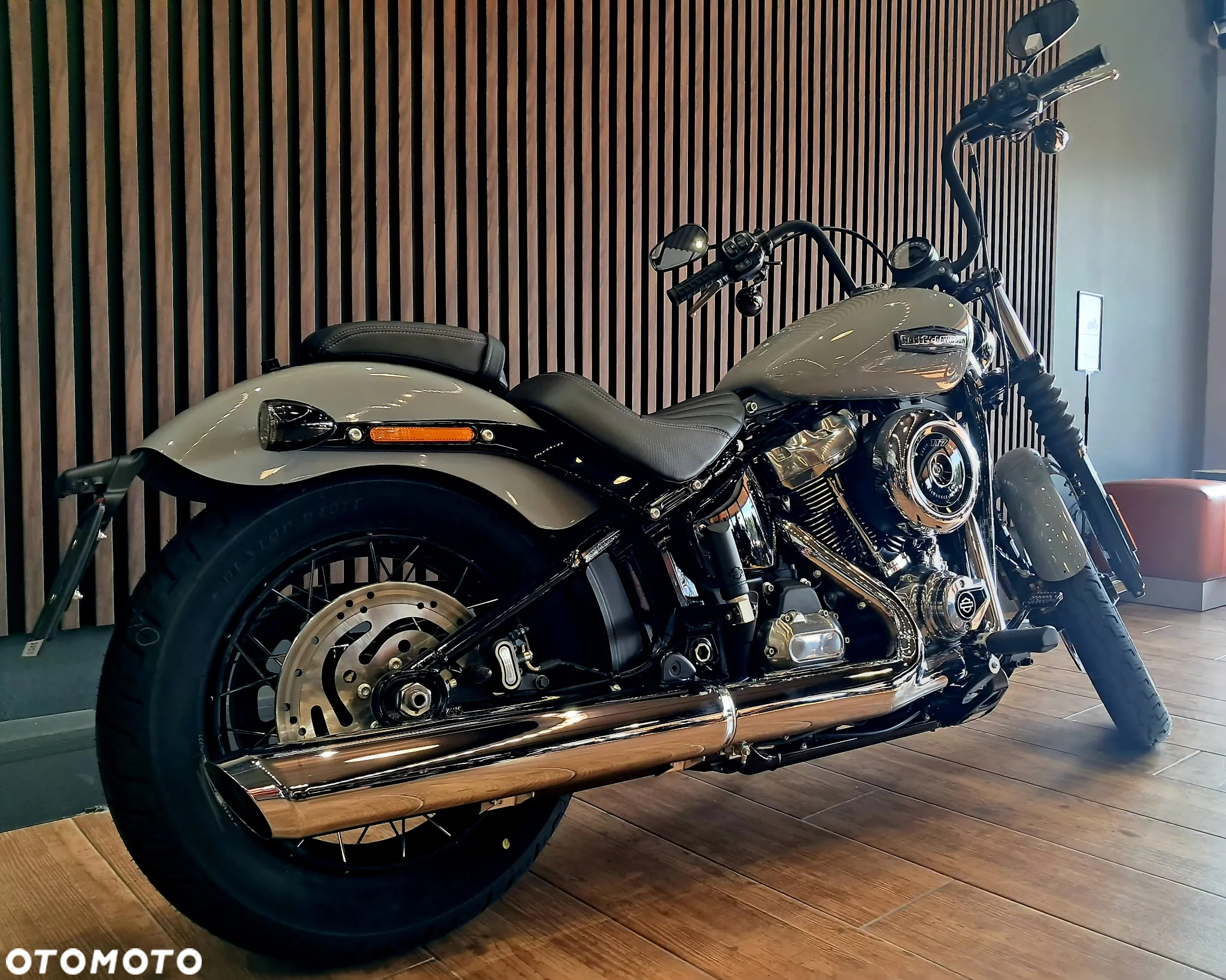 Harley-Davidson Softail Street Bob - 8