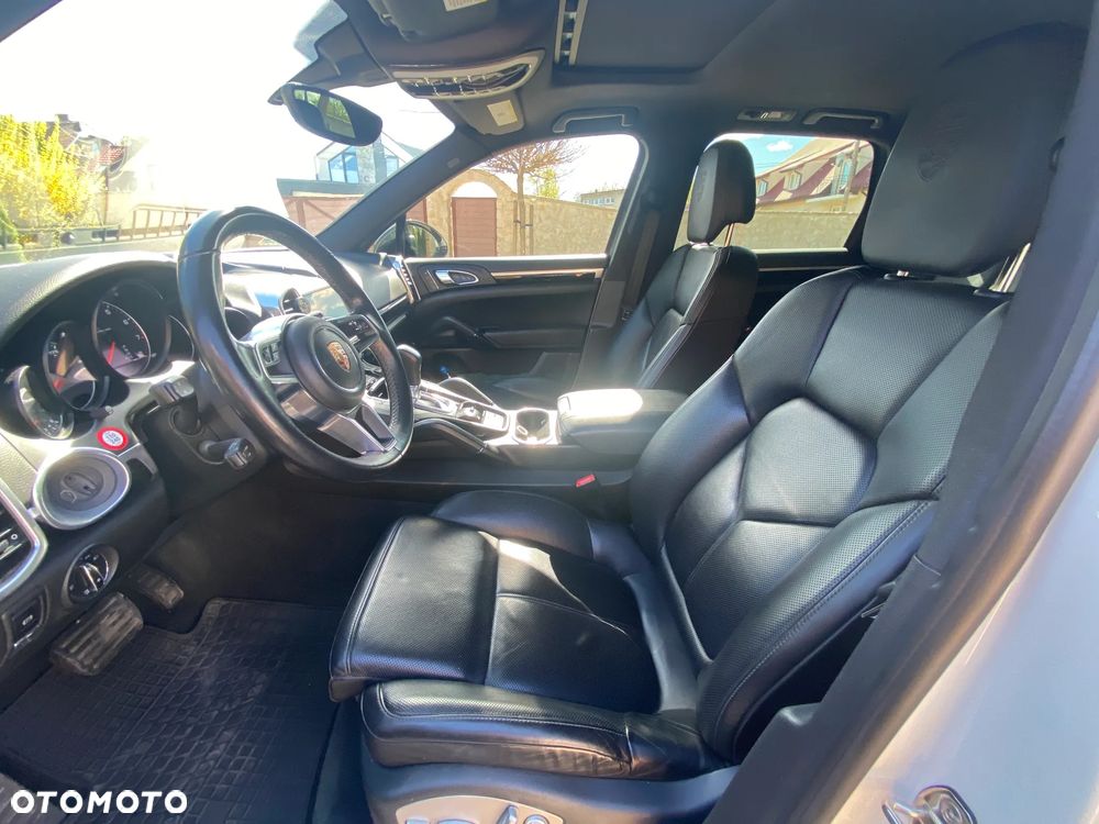 Porsche Cayenne Platinum Edition - 12