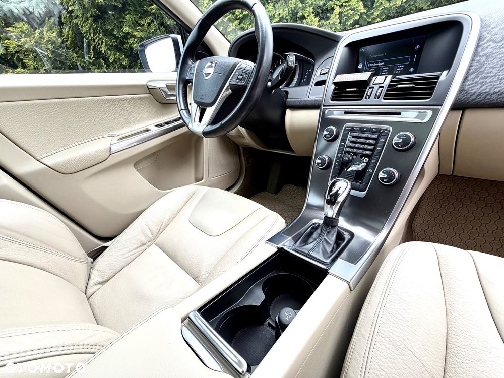 Volvo XC 60 3.2 AWD RDesign - 23