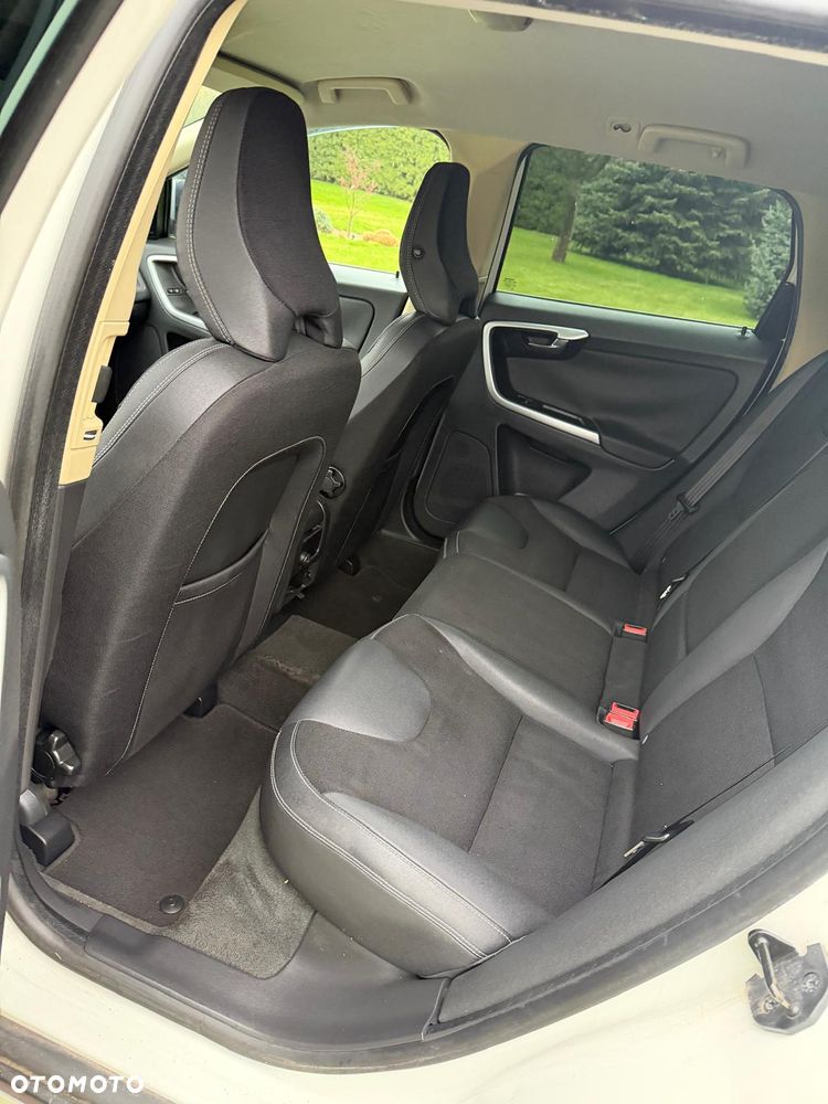 Volvo XC 60 D5 AWD Momentum - 5