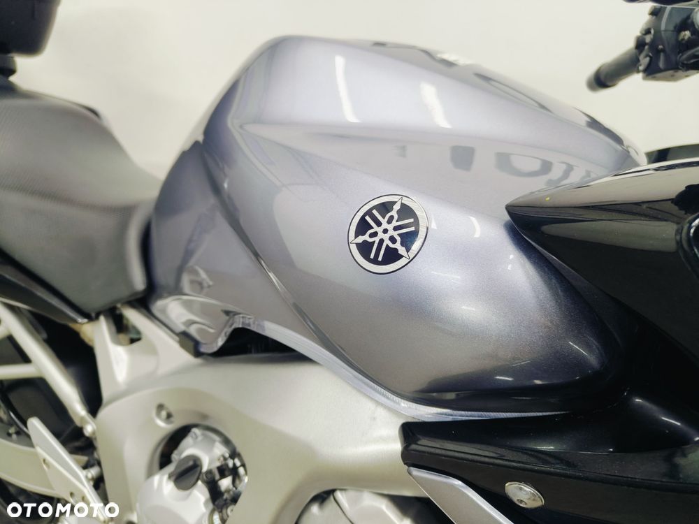 Yamaha FZS - 8