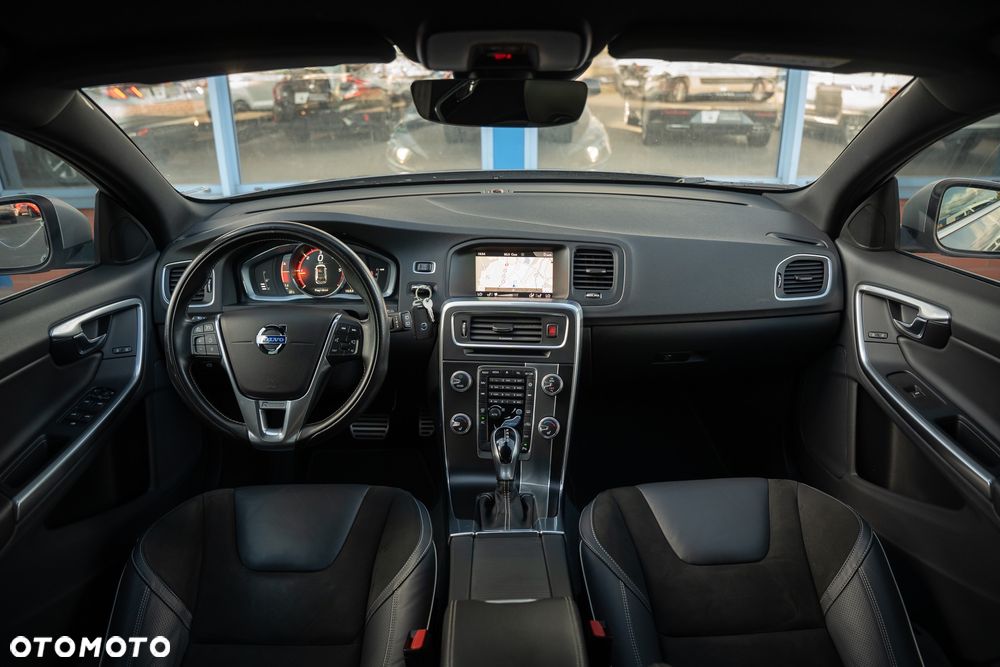 Volvo V60 D4 R-Design - 5