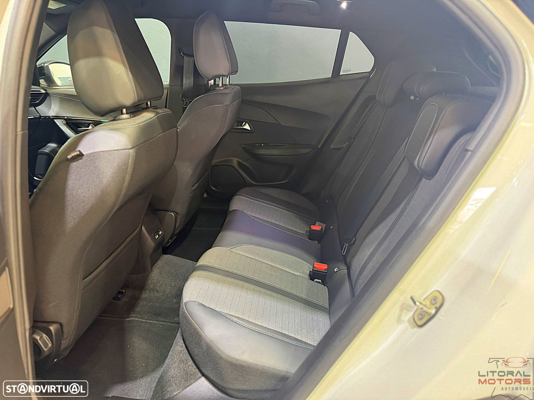 Peugeot 2008 1.2 PureTech Allure Pack - 16