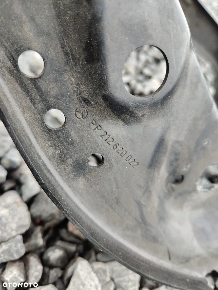 MERCEDES W212 Okular Mocowanie Lampy Lewy Prawy Oryginał - 17