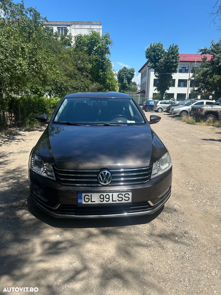 Volkswagen Passat - 1
